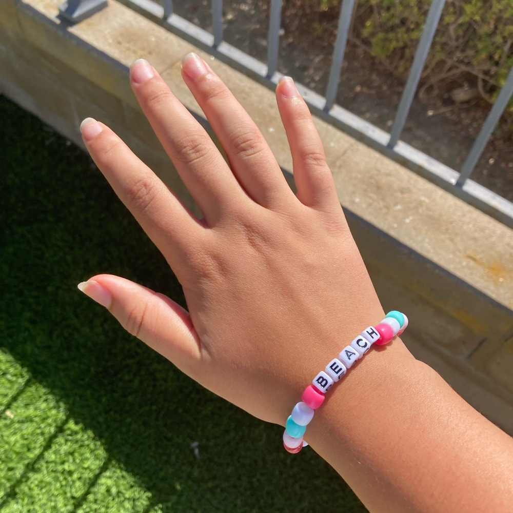 “beach” preppy bracelet with pastel and pink beads.